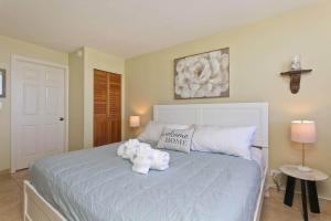 Amazing Ocean Marina View Condo Near Waikiki Beach