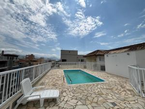 AP com piscina, churrasqueira no Itaguá Ubatuba