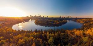 Luxurious Large 3 Bedroom Loft Saskatchewan Drive