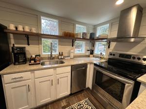 2 Homes Mentone Getaway - Riverfront & Near Parks