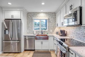 Beach-2-Green - 3BR condo w golf views & pool