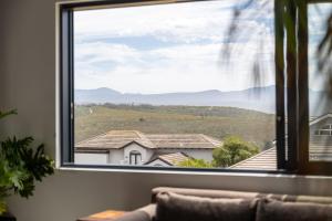 Luxury 3-Bed with Views, Patio Braai & Trails Pass