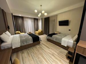 PineHill Hotel, Restaurant , Pool & Spa - RAZEM