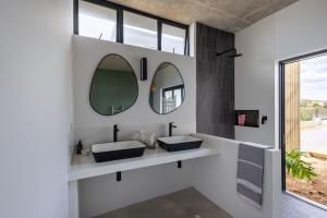 Luxury 3-Bed with Views, Patio Braai & Trails Pass