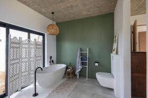 Luxury 3-Bed with Views, Patio Braai & Trails Pass