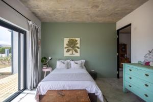 Luxury 3-Bed with Views, Patio Braai & Trails Pass