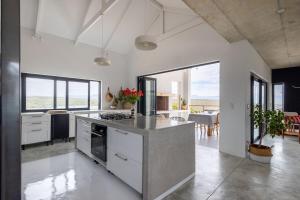 Luxury 3-Bed with Views, Patio Braai & Trails Pass