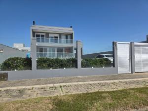 Casa pé na areia com Piscina