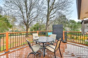 Dog-Friendly Yard, 5 Mi to Uptown Charlotte Home