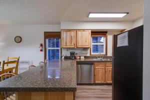 Woodsy Winter Park Condo with Pool and Hot Tub Access