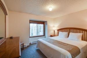 3 Mi to Skiing Walkable Dtwn Winter Park Condo!