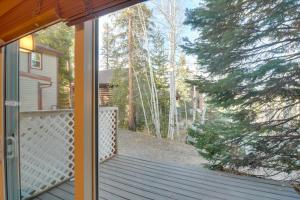 Hot Tub and Heated Pool! Ski Retreat in Winter Park