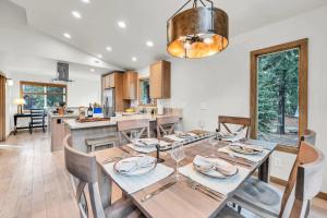 Tahoe City Retreat - Creekside Deck & Hot Tub