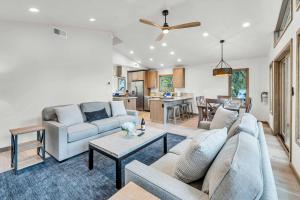 Tahoe City Retreat - Creekside Deck & Hot Tub