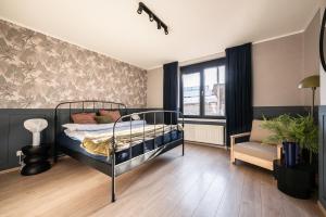 Spacious 5-room house near Brussels with private parking