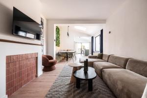 Spacious 5-room house near Brussels with private parking