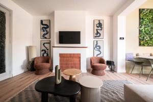 Spacious 5-room house near Brussels with private parking