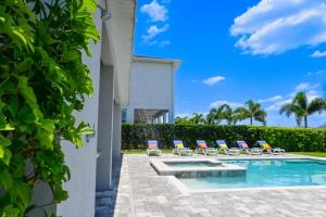 Stunning 8BR at Encore Resort next to Disney - 237