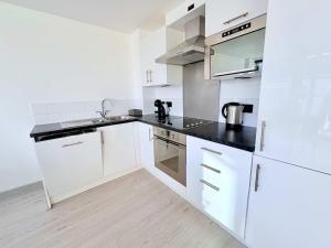 Modern 2 Bed Apartment in York City Centre - Best York Location - Steps from Top Attractions