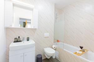 GREEN FOREST ApArt Hotel - DeLuxe Apartment with Balcony, Free Parking, near AMAZONIA