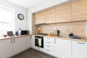 GREEN FOREST ApArt Hotel - DeLuxe Apartment with Balcony, Free Parking, near AMAZONIA