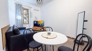 Elegant 2BR near Colosseum & San Giovanni Metro