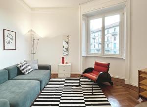 Spacious, Bright Flat with 2 plus 1 Double Bedrooms