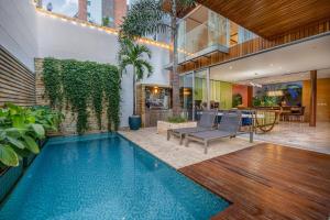 Luxury house, heated pool and Turkish bath Laurels!