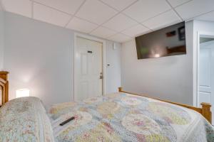 Biker-Friendly Etowah Retreat with Mountain Views!