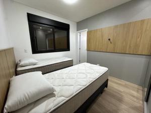 Cobertura em Mariscal para Temporada com Churrasqueira e 2 Suítes a 90m da Praia