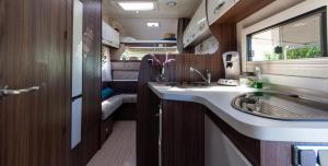 Camper max 5p, unique experience, terras, central Belgium