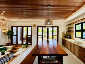 Modern Tropical Home in the City of Smile