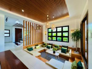 Modern Tropical Home in the City of Smile