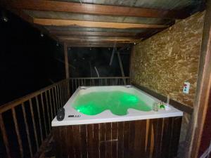 Ikuna Luxury Glamping 1h from Medellin with Private Jacuzzi