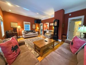 Historical Gingerbread House in Bretton Woods with Direct Slope Views!