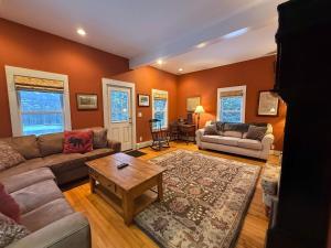 Historical Gingerbread House in Bretton Woods with Direct Slope Views!