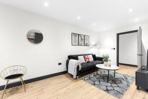 Luxurious Modern 2 Bedroom Apartment with Terrace