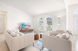 Allure Luxury Rental in Walking Distance to Cape Coral Yacht Club