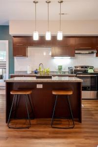 First Floor 2B2B • Pool, Gym, Dog Park • Near DTA