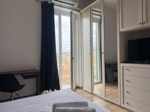 Bilocale luminoso ed elegante-Parcheggio gratuito