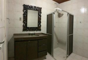 Raridade! Ampla Casa Central- até 5 hóspedes