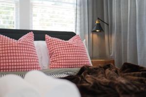 Coastal Loft Retreat near Downtown & Beach