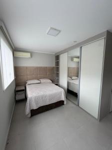 Linda casa na praia no condominio Morada da Praia