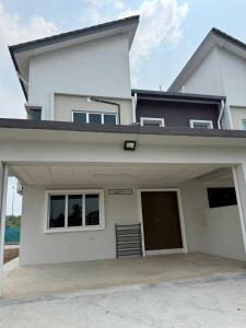 MKB Homestay Villa - 4 Bed Room Semi-D with Free Parking