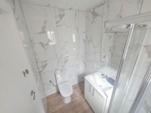 Spacious 3BR Condo With Pool, Wifi & Near Beach