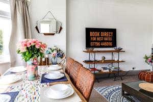 Wisteria Apt Spacious 3BR & Balcony