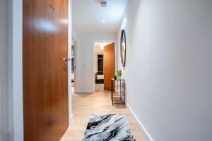 Leeds - City Stay on the River - Sleeps 10 - Central
