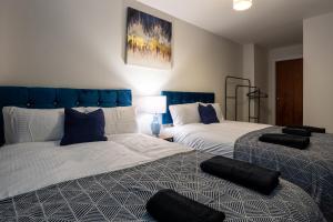 Leeds - City Stay on the River - Sleeps 10 - Central