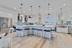 Memory Maker by GSVR - Spacious Beachfront Retreat with Heated Pool, Elevator - FREE Activities and Golf