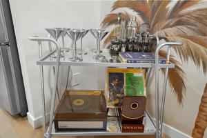 Stylish 2BR SD Retreat Firepit plus Outdoor Lounge